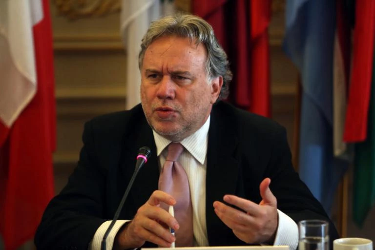 Κατρούγκαλος για απελάσεις: «Περιμένουμε την απάντηση της Μόσχας»
